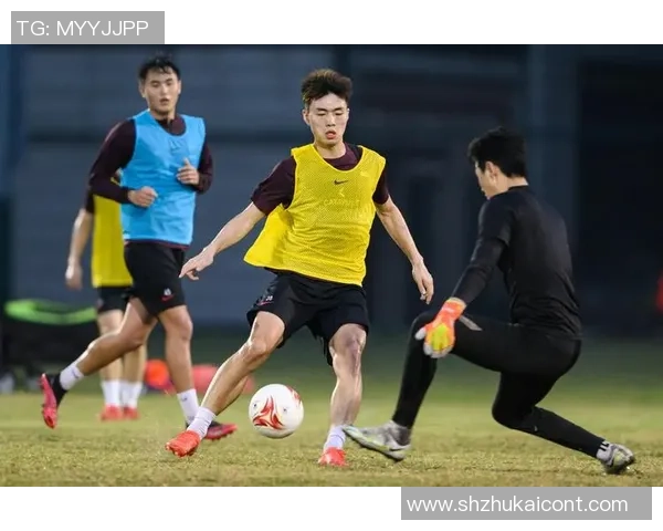 广州足球队进攻战术解析与球员配合深度剖析MBA